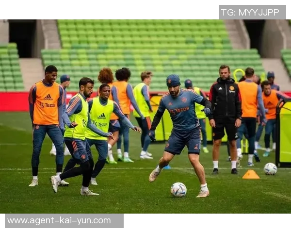 足球明星训练视频揭秘他们的训练秘诀与技巧提升的全过程